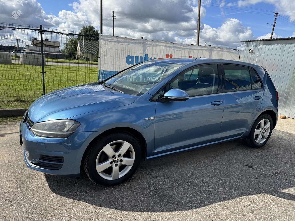 Volkswagen Golf - 1