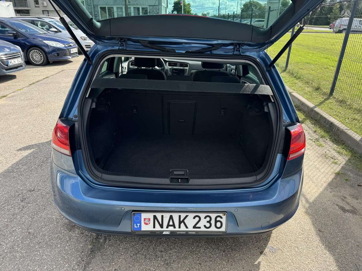 Volkswagen Golf - 10