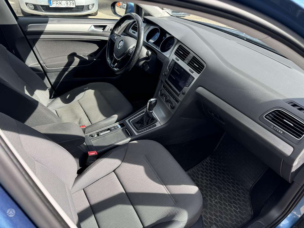 Volkswagen Golf - 11