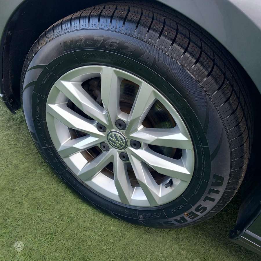 Volkswagen Passat - 11