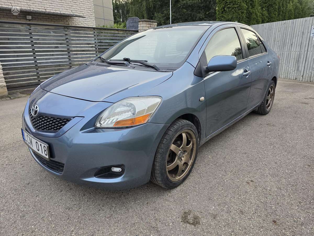Toyota Yaris - 1