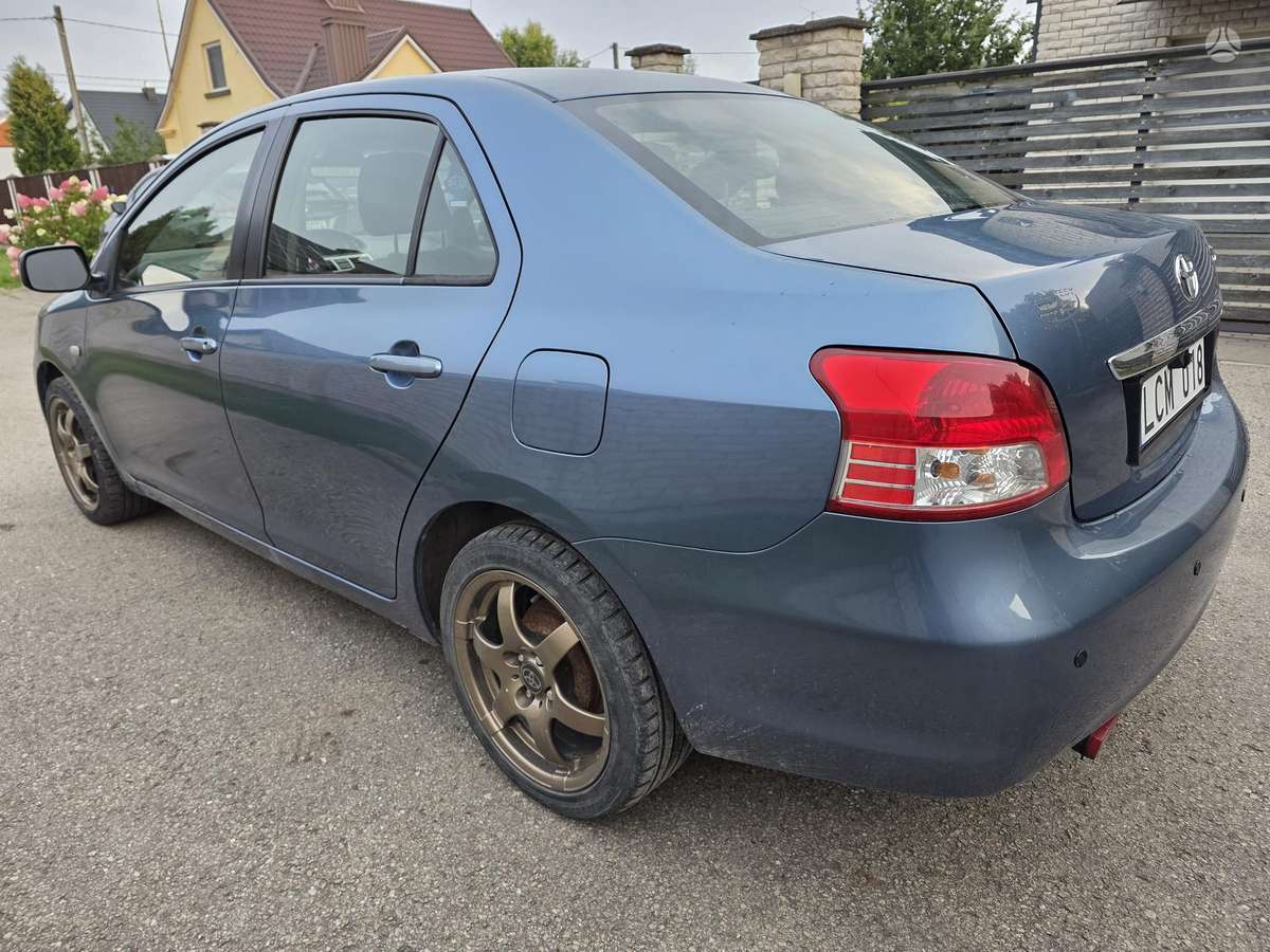 Toyota Yaris - 4
