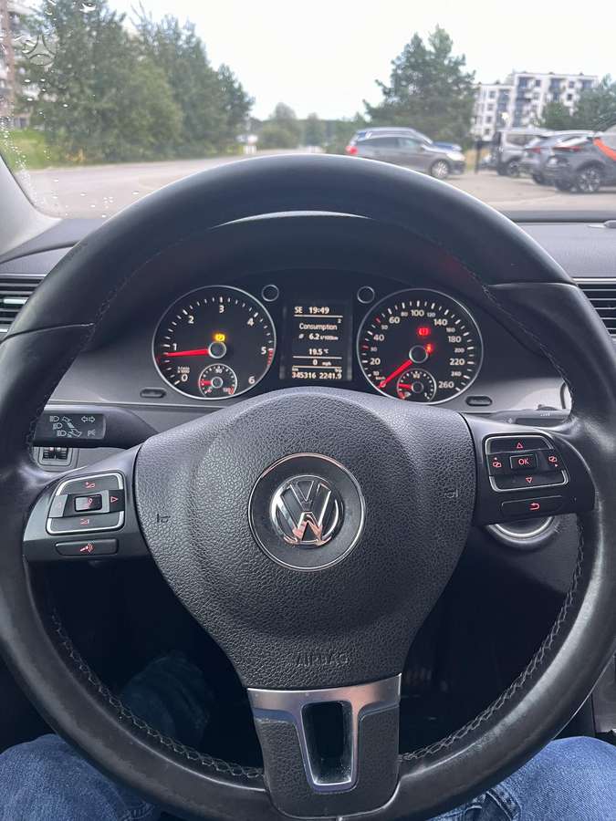 Volkswagen Passat - 1