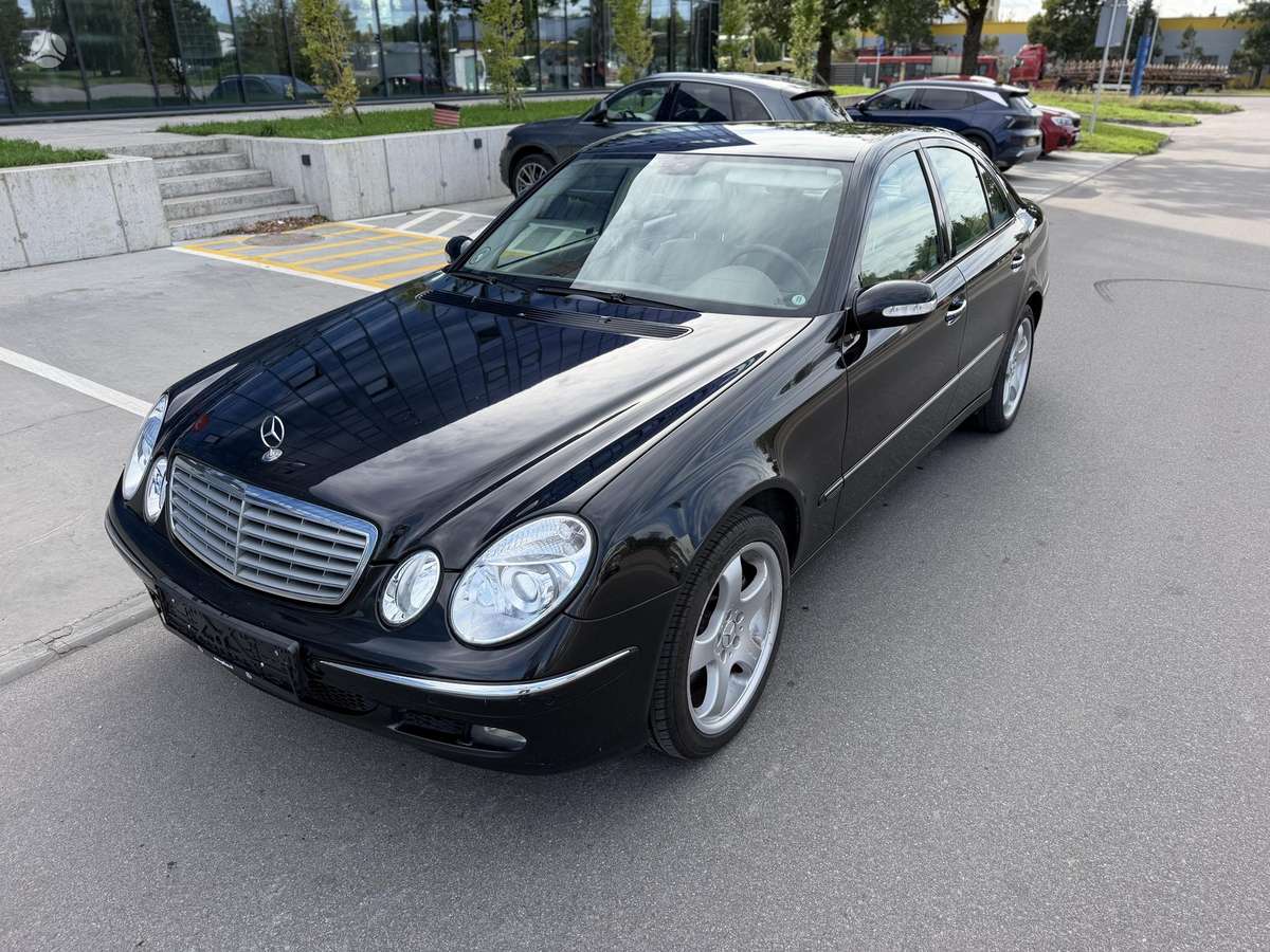 Mercedes-Benz E350 - 4