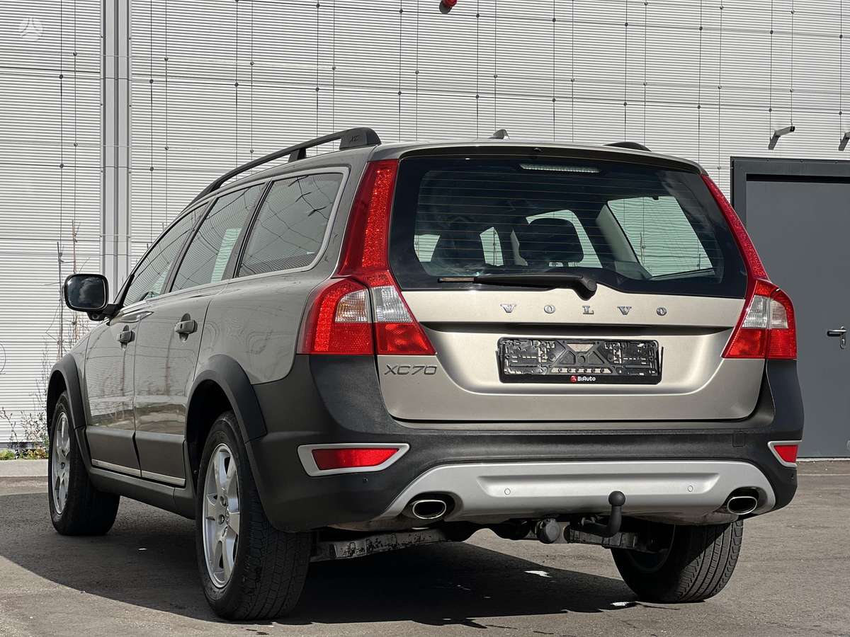 Volvo XC70, 2.4 l., wagon