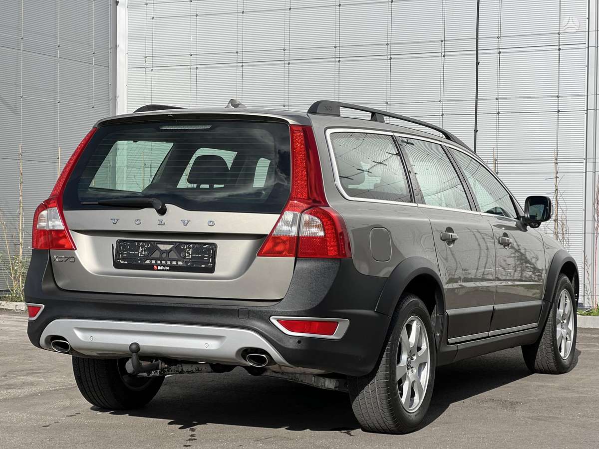 Volvo XC70, 2.4 l., wagon