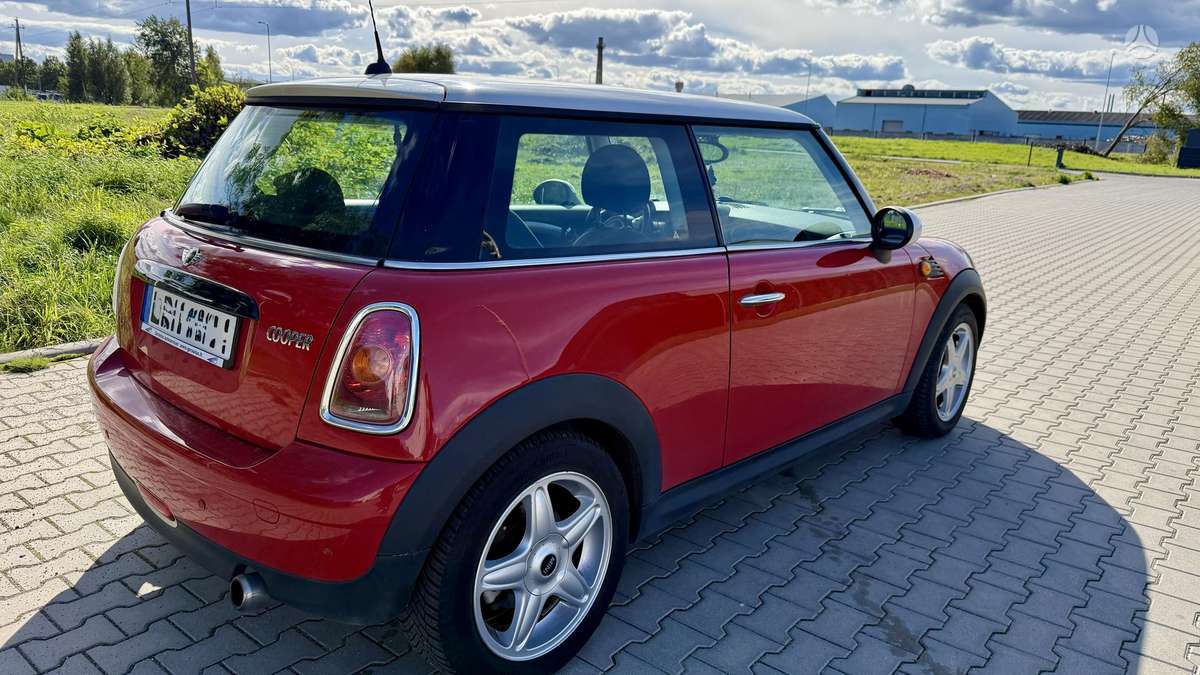 Mini Cooper, 1.6 l., hatchback