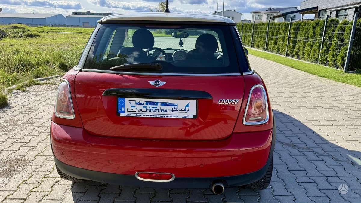 Mini Cooper, 1.6 l., hatchback