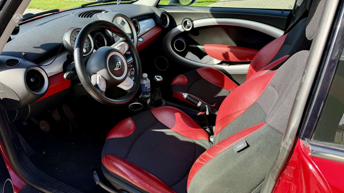 Mini Cooper, 1.6 l., hatchback
