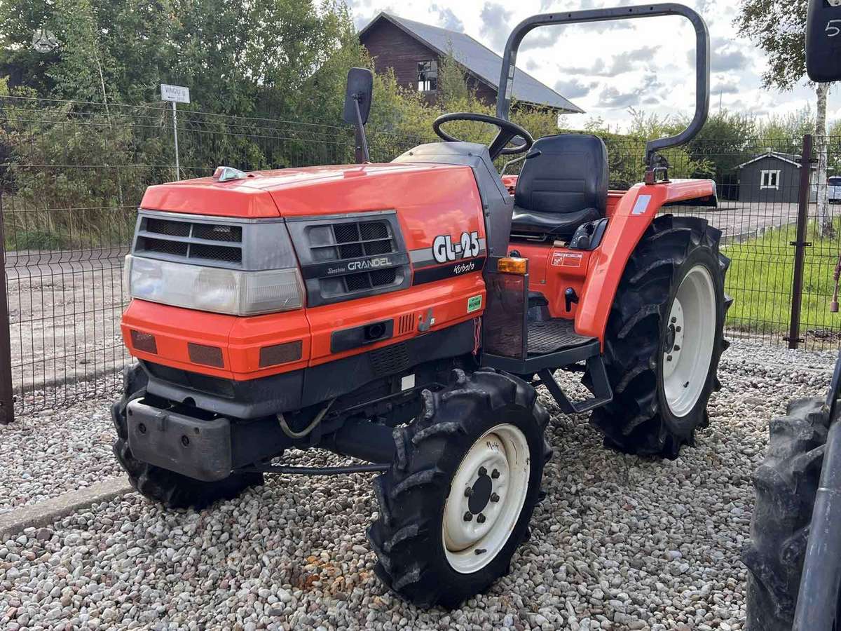 Kubota ĮVAIRIŲ MODELIŲ, tractors