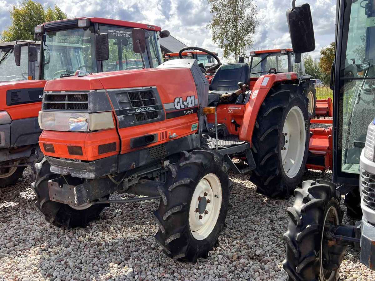Kubota ĮVAIRIŲ MODELIŲ, tractors