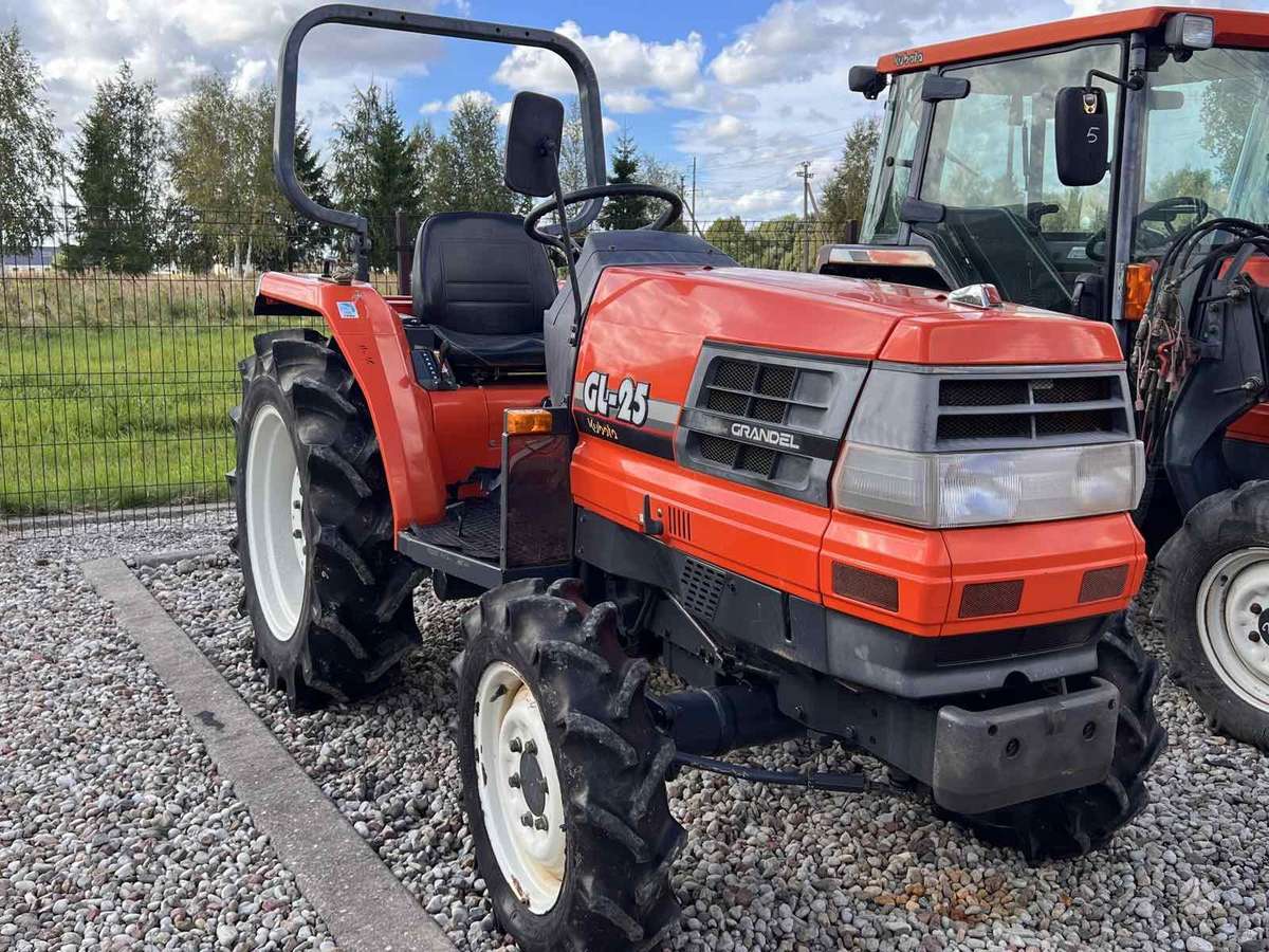 Kubota ĮVAIRIŲ MODELIŲ, tractors