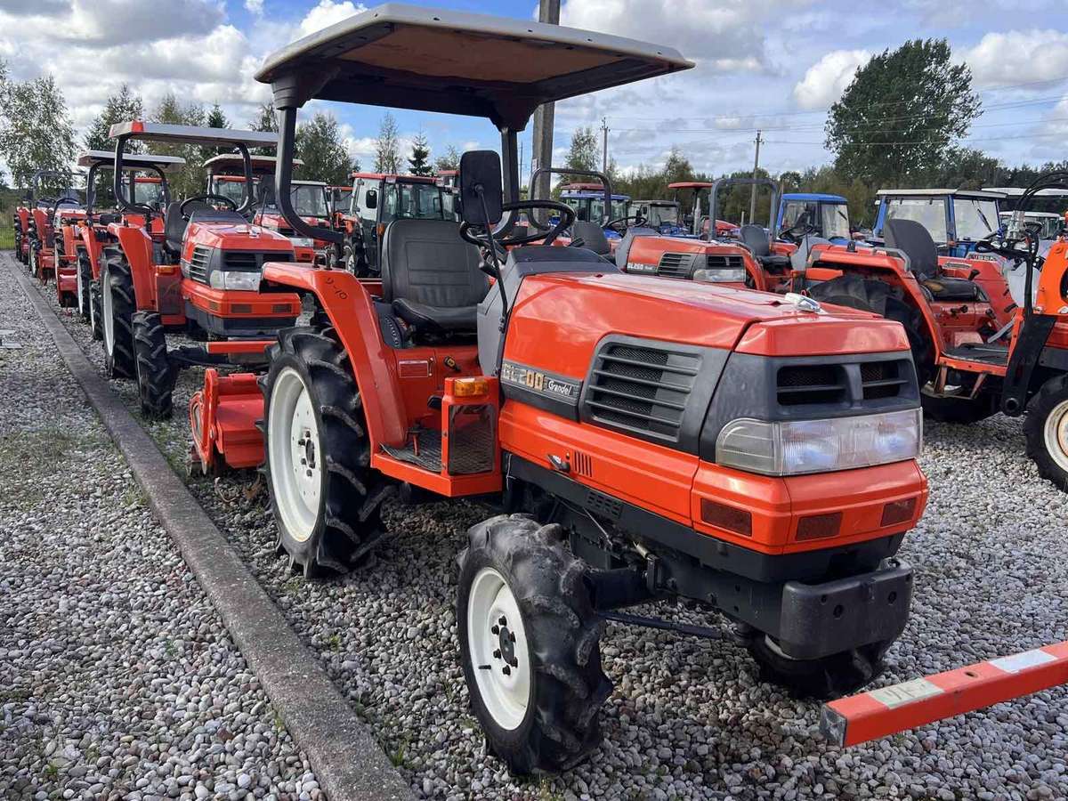 Kubota ĮVAIRIŲ MODELIŲ, тракторы