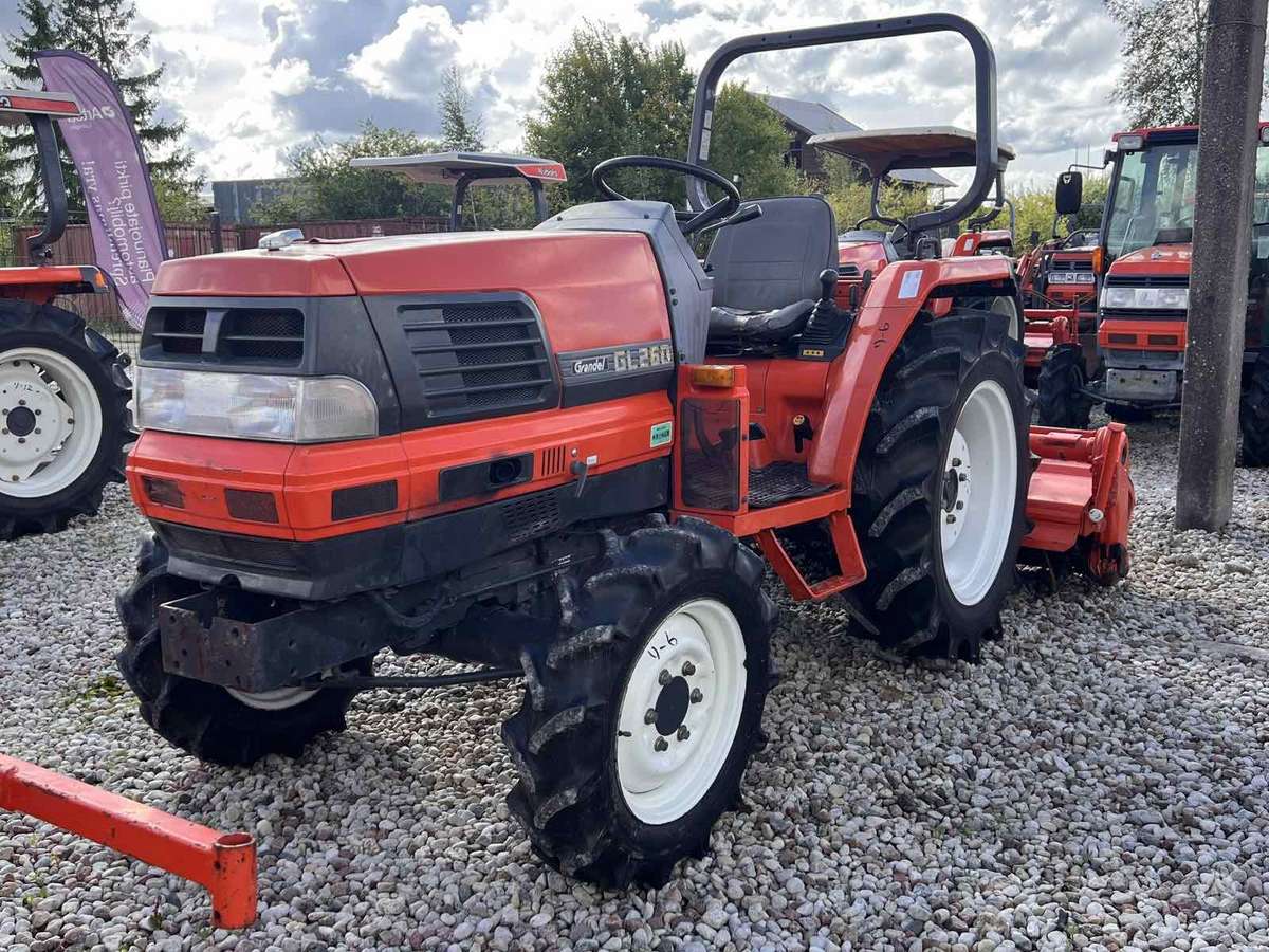 Kubota ĮVAIRIŲ MODELIŲ, tractors