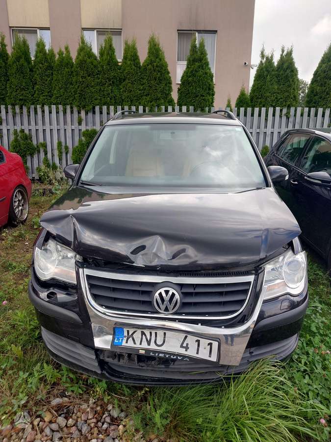 Volkswagen Touran - 1