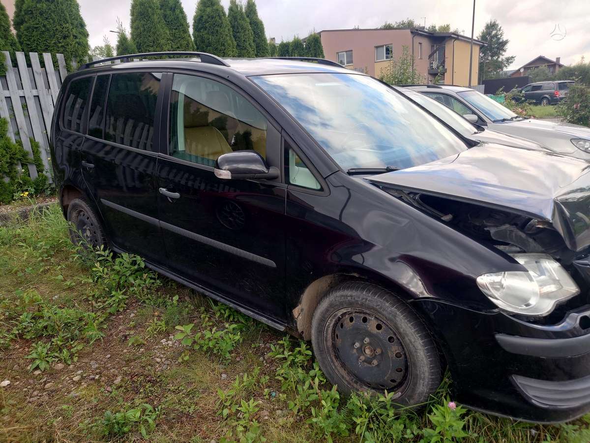 Volkswagen Touran - 4