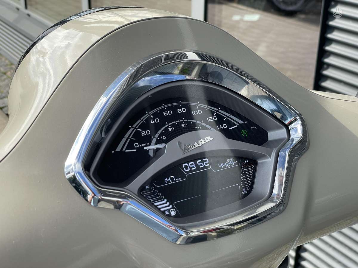 Piaggio Vespa 125cc, scooters / mopeds