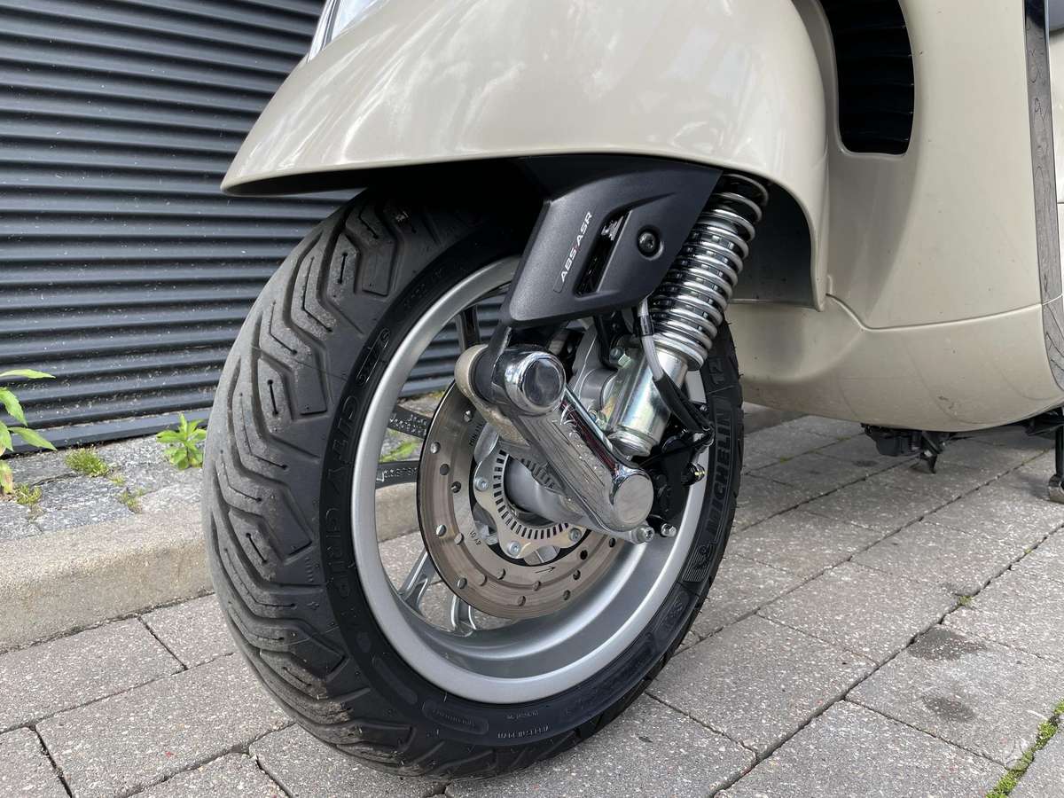 Piaggio Vespa 125cc, мотороллеры / мопеды