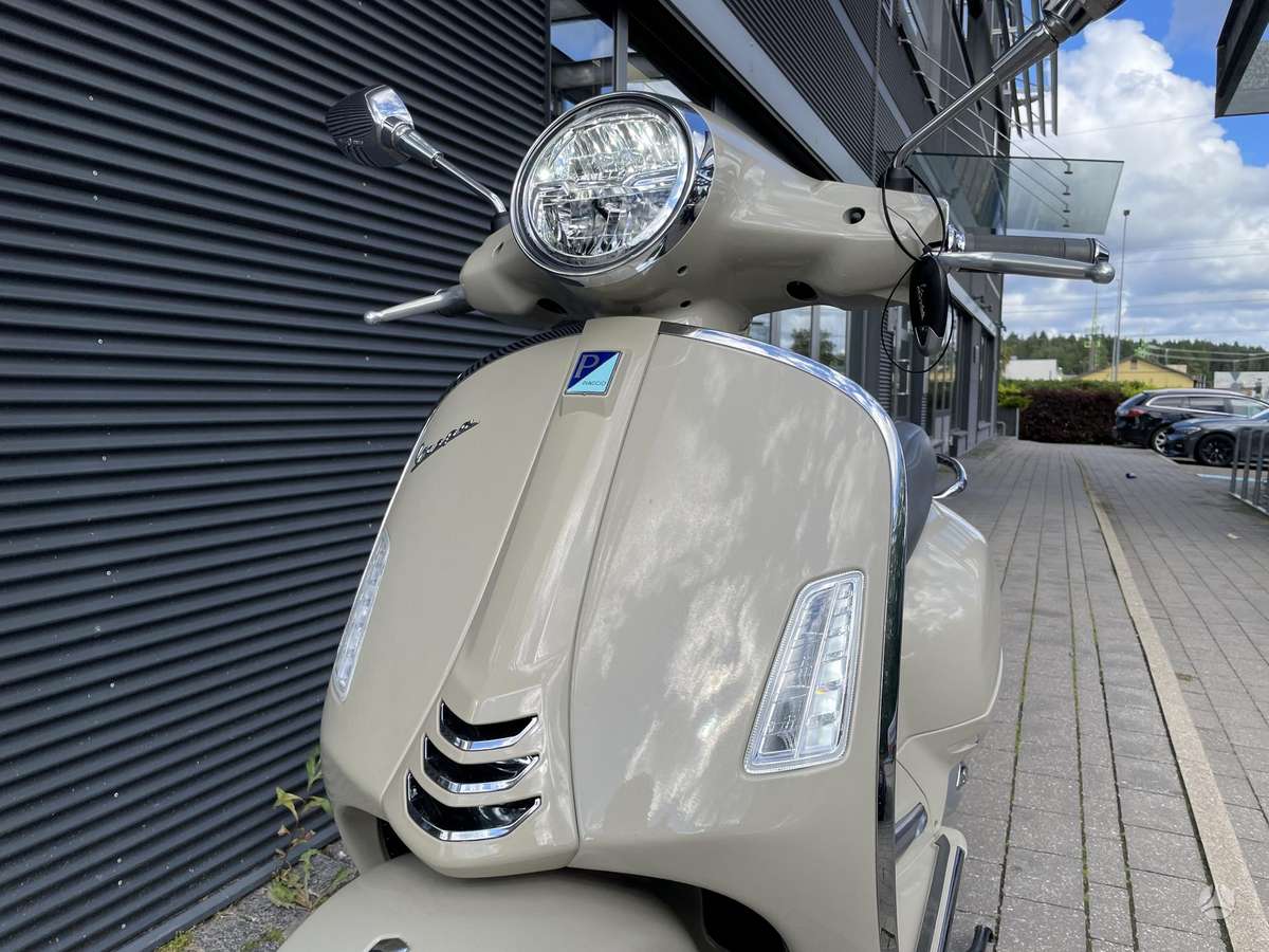 Piaggio Vespa 125cc, scooters / mopeds