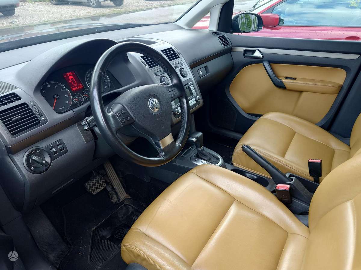 Volkswagen Touran - 8