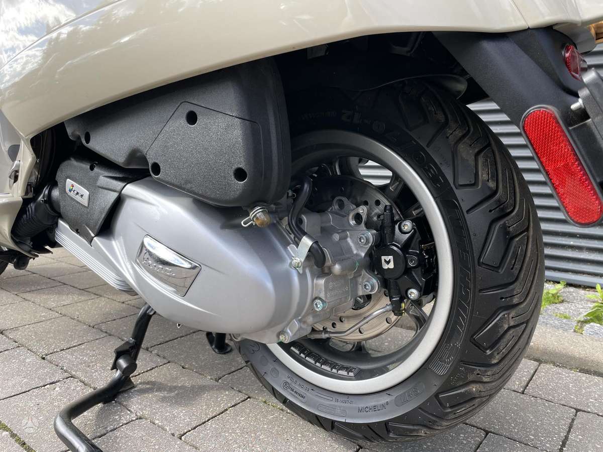 Piaggio Vespa 125cc, scooters / mopeds