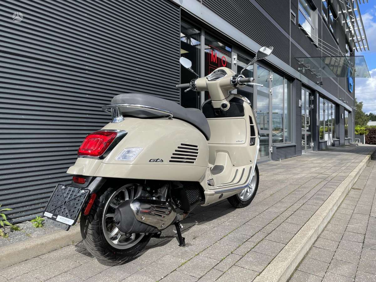 Piaggio Vespa 125cc, scooters / mopeds