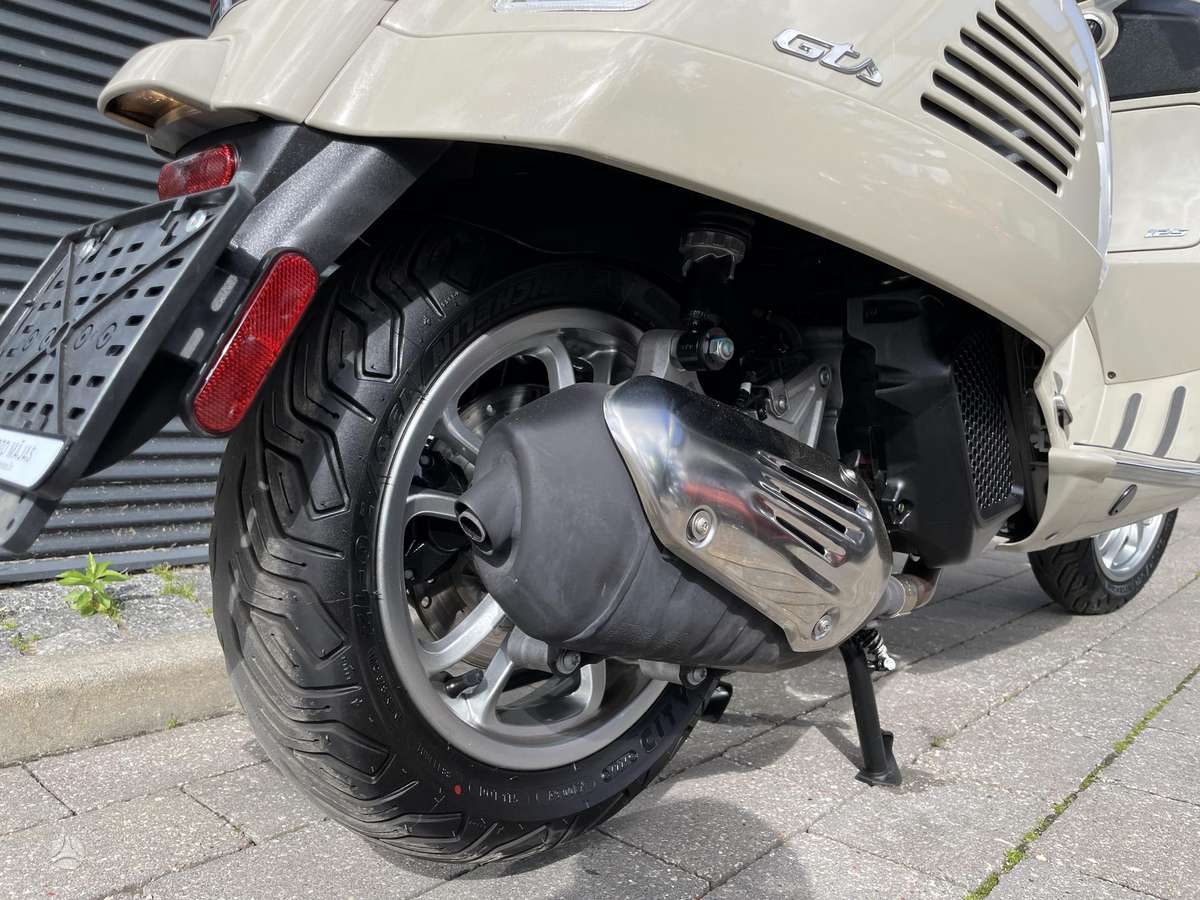 Piaggio Vespa 125cc, scooters / mopeds