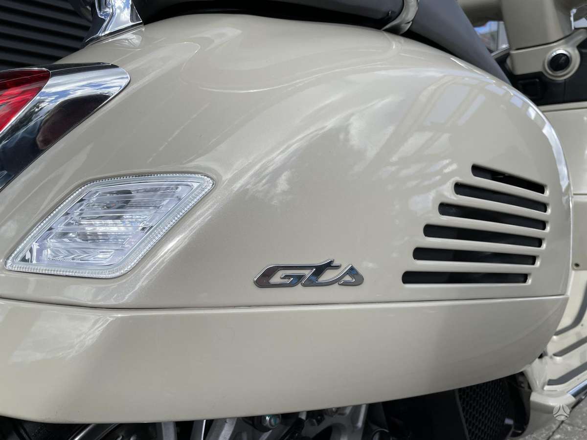 Piaggio Vespa 125cc, scooters / mopeds