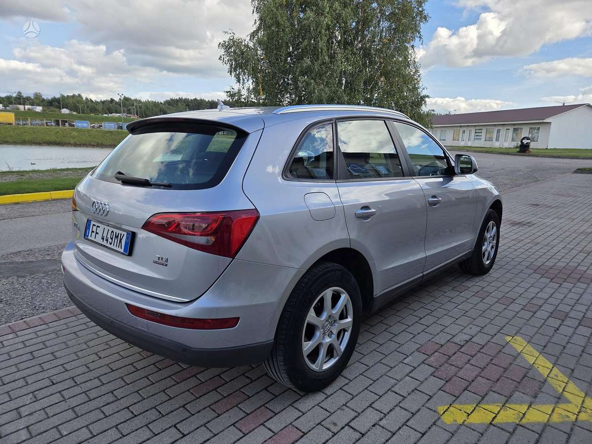 Audi Q5, 2.0 l., off-road / crossover