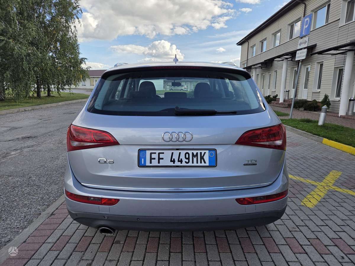 Audi Q5, 2.0 l., off-road / crossover
