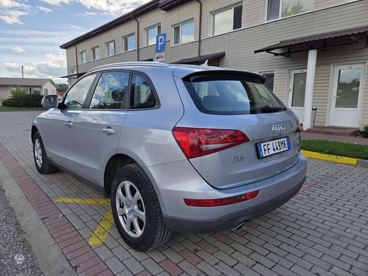 Audi Q5, 2.0 l., off-road / crossover