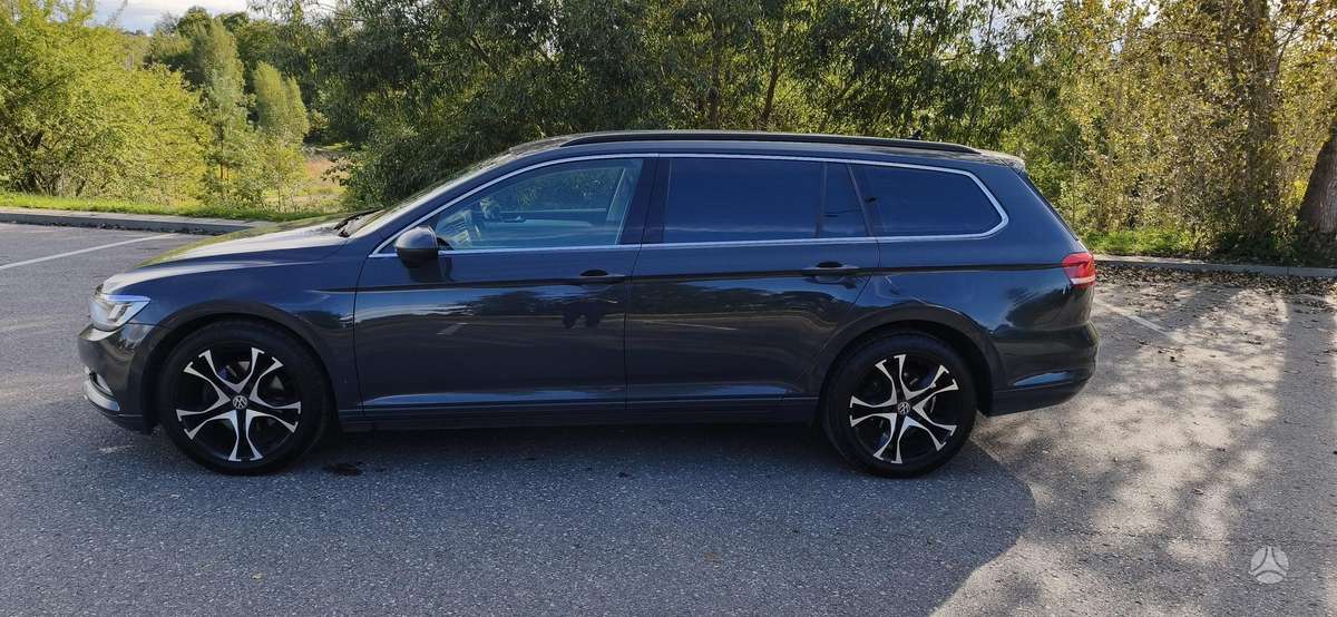 Volkswagen Passat - 1