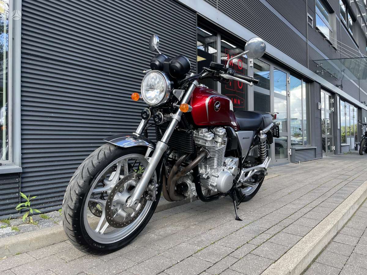 Honda CB 1100cc, street / classic