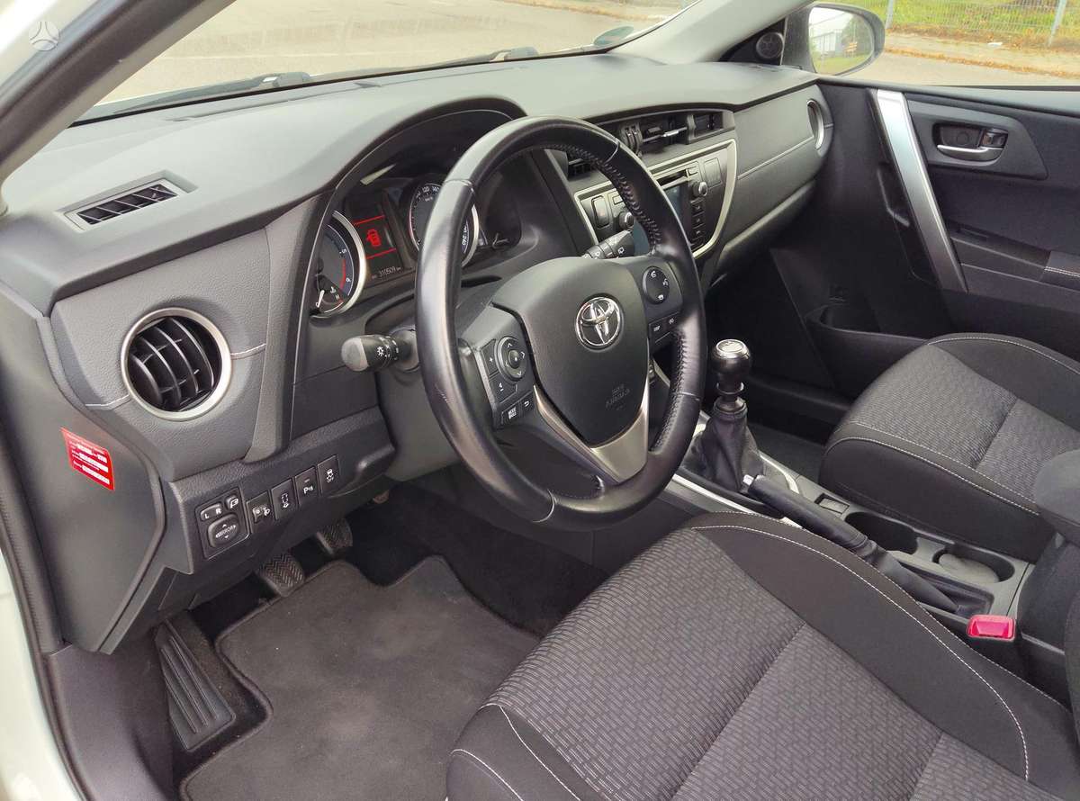 Toyota Auris, 2.0 l., wagon