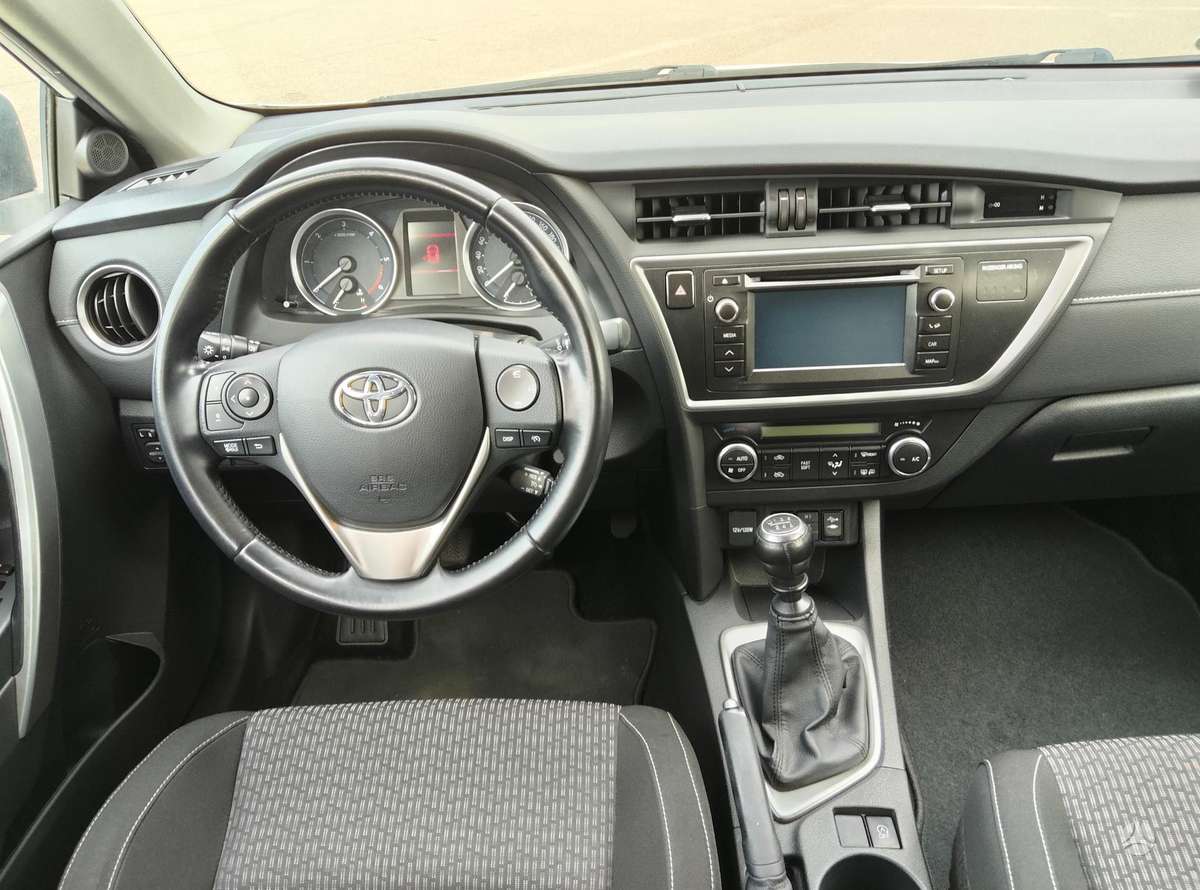 Toyota Auris, 2.0 l., wagon