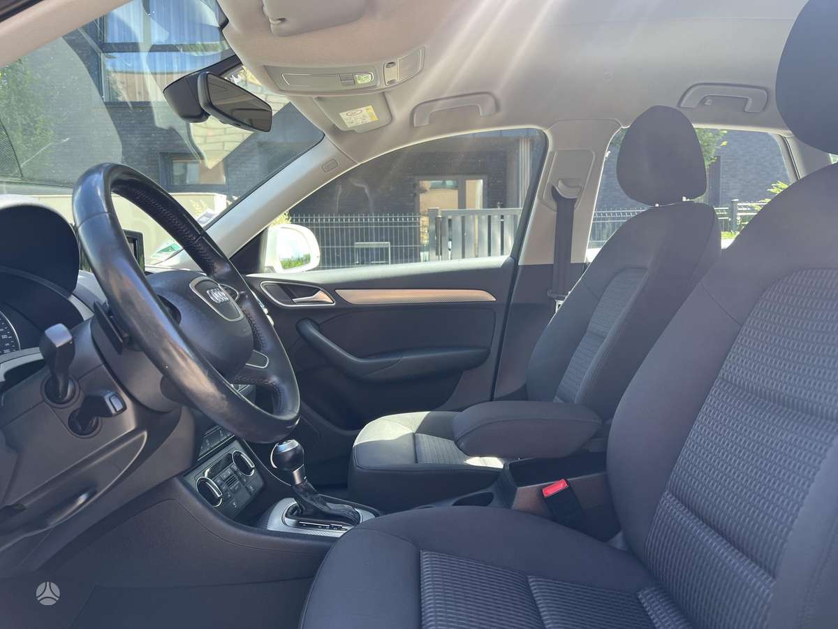 Audi Q3, 1.4 l., off-road / crossover