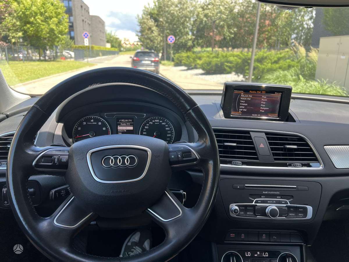 Audi Q3, 1.4 l., off-road / crossover