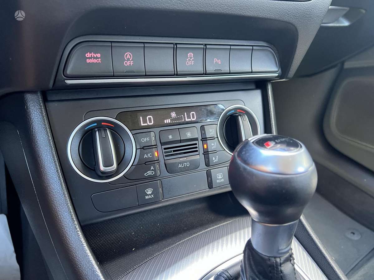 Audi Q3, 1.4 l., off-road / crossover