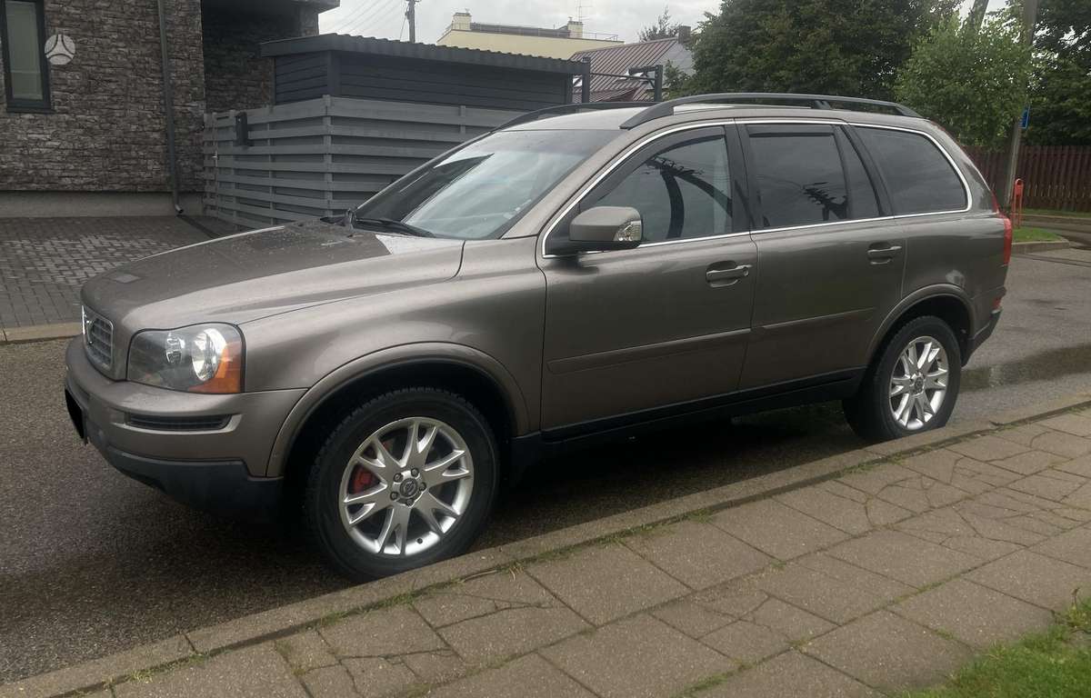 Volvo XC90 - 1
