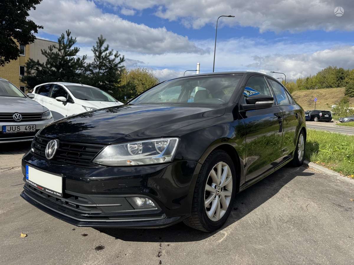 Volkswagen Jetta - 1