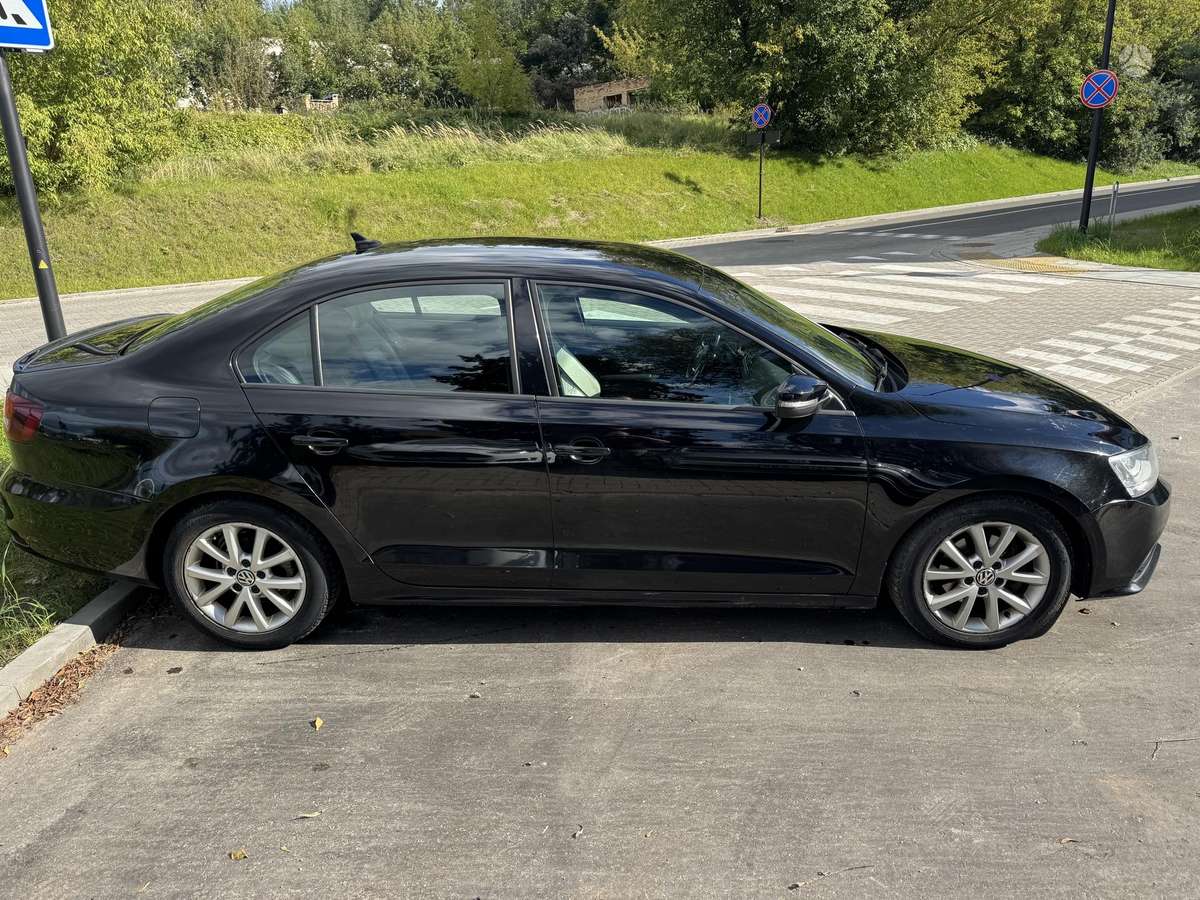 Volkswagen Jetta - 5