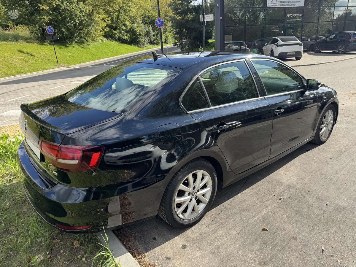 Volkswagen Jetta - 6
