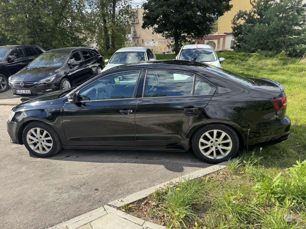 Volkswagen Jetta - 11