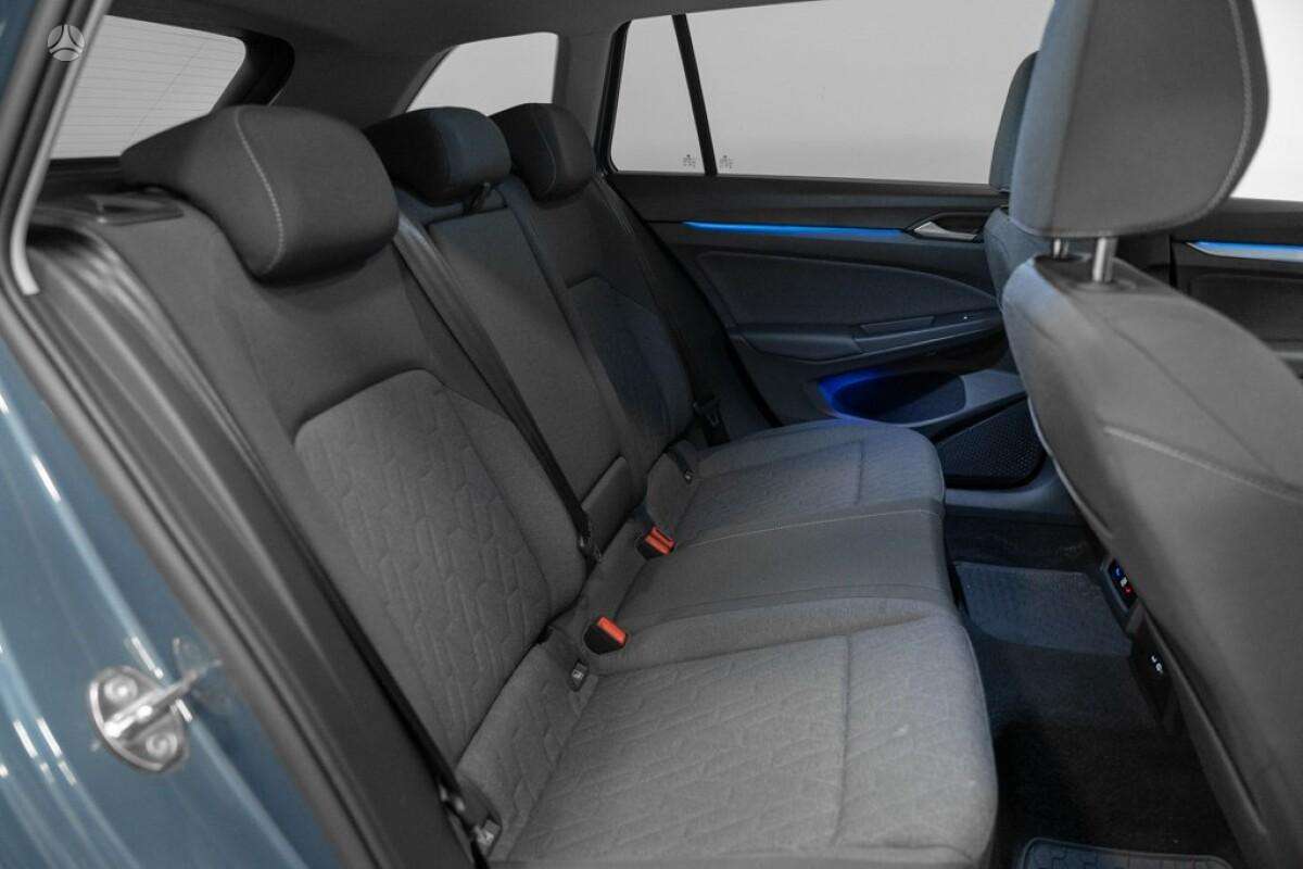 Volkswagen Golf - 8
