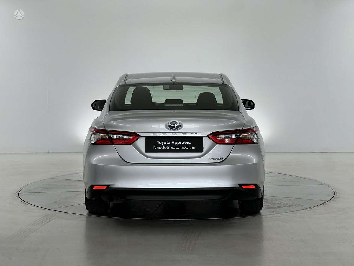 Toyota Camry - 4