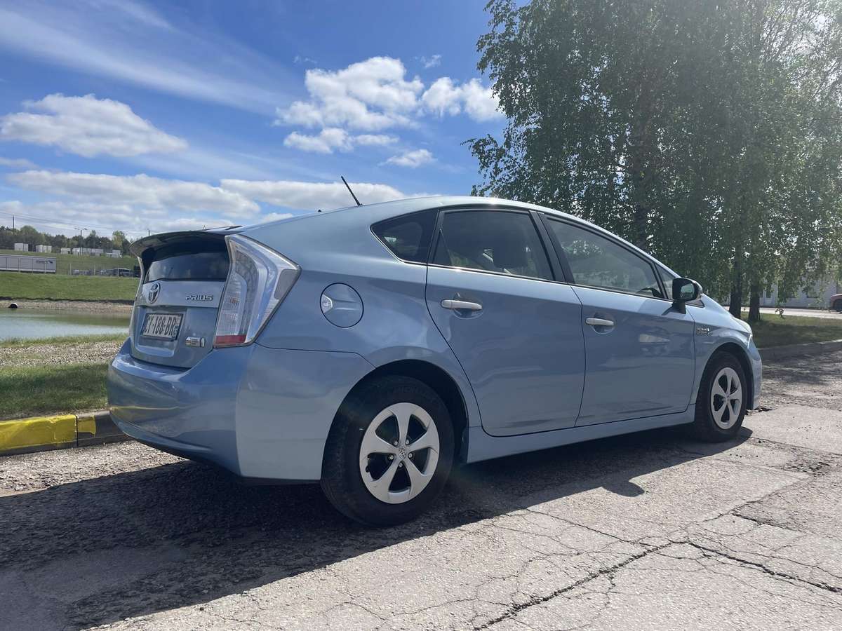 Toyota Prius - 3
