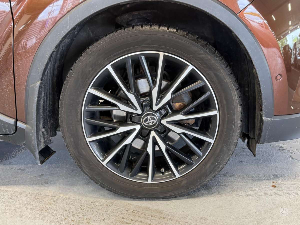 Toyota C-HR, 1.2 l., Пикап