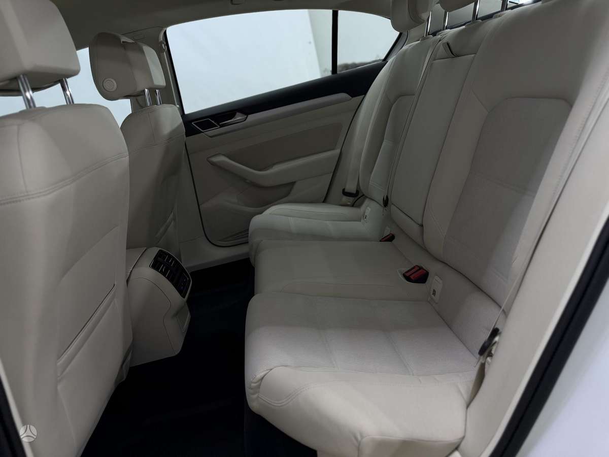 Volkswagen Passat - 9