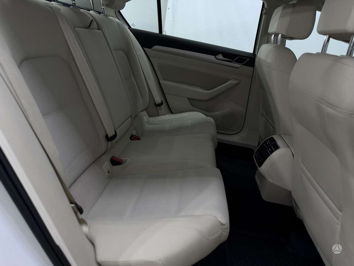 Volkswagen Passat - 10