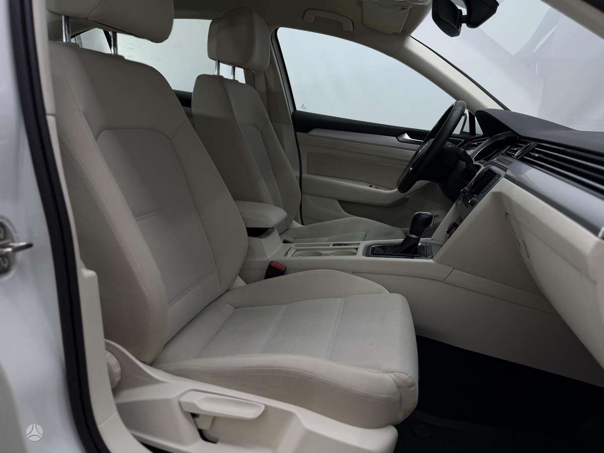 Volkswagen Passat - 11